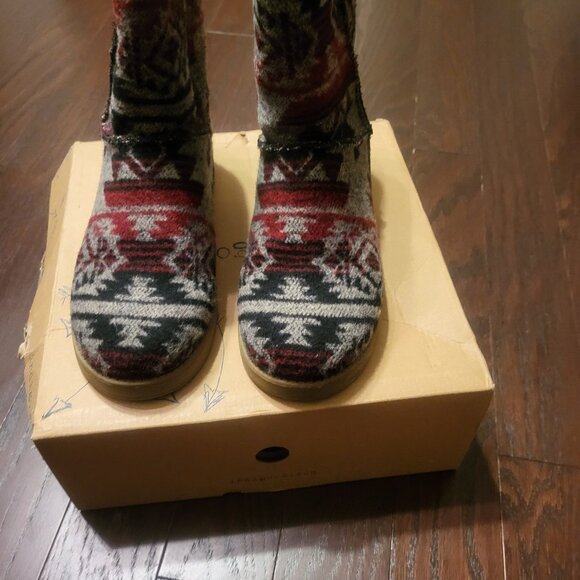 Boots - Picture 1 of 3